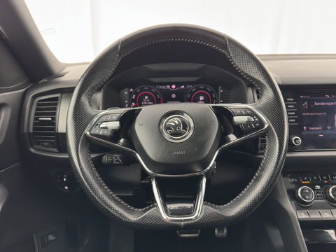 Škoda Kodiaq 1.5 TSI Sportline Business (INCL-BTW) Aut. *PANO | LEATHER-MICROFIBRE | FULL-LED | MEMORY-PACK | SPORTSEATS | SHIFT-PADDLES | ADAPTIVE-CRUISE | DIGI-COCKPIT | NAVI-FULLMAP | CANTON-AUDIO | DAB | AMBIENT-LIGHT | KEYLESS