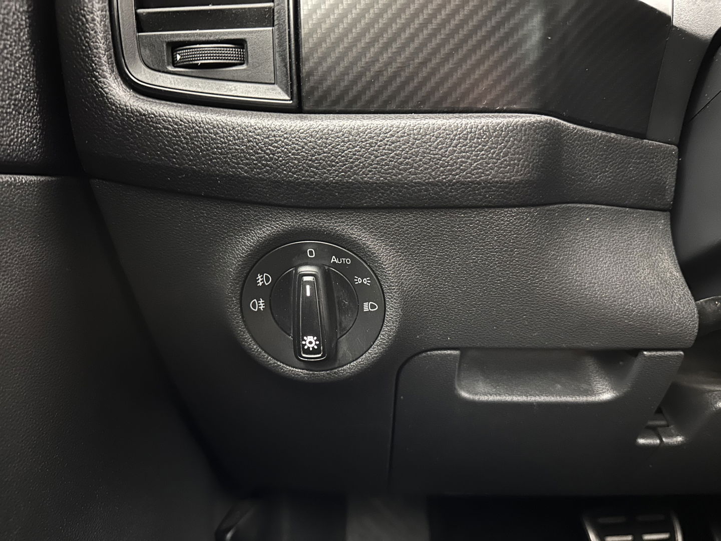 Škoda Kodiaq 1.5 TSI Sportline Business (INCL-BTW) Aut. *PANO | LEATHER-MICROFIBRE | FULL-LED | MEMORY-PACK | SPORTSEATS | SHIFT-PADDLES | ADAPTIVE-CRUISE | DIGI-COCKPIT | NAVI-FULLMAP | CANTON-AUDIO | DAB | AMBIENT-LIGHT | KEYLESS