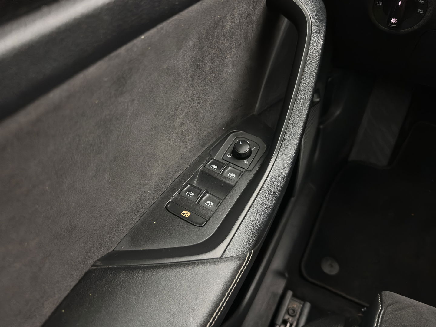 Škoda Kodiaq 1.5 TSI Sportline Business (INCL-BTW) Aut. *PANO | LEATHER-MICROFIBRE | FULL-LED | MEMORY-PACK | SPORTSEATS | SHIFT-PADDLES | ADAPTIVE-CRUISE | DIGI-COCKPIT | NAVI-FULLMAP | CANTON-AUDIO | DAB | AMBIENT-LIGHT | KEYLESS