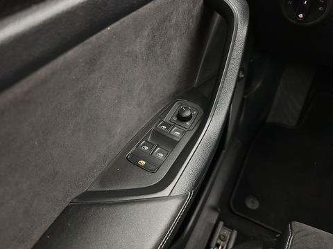 Škoda Kodiaq 1.5 TSI Sportline Business (INCL-BTW) Aut. *PANO | LEATHER-MICROFIBRE | FULL-LED | MEMORY-PACK | SPORTSEATS | SHIFT-PADDLES | ADAPTIVE-CRUISE | DIGI-COCKPIT | NAVI-FULLMAP | CANTON-AUDIO | DAB | AMBIENT-LIGHT | KEYLESS