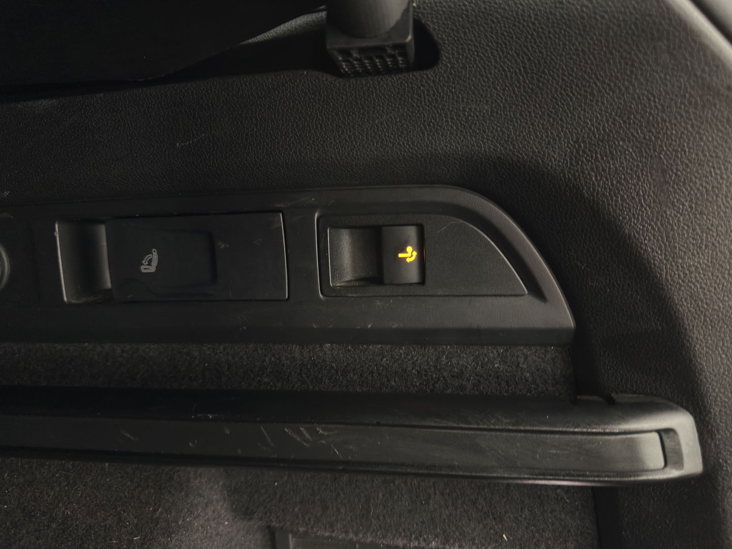 Škoda Kodiaq 1.5 TSI Sportline Business (INCL-BTW) Aut. *PANO | LEATHER-MICROFIBRE | FULL-LED | MEMORY-PACK | SPORTSEATS | SHIFT-PADDLES | ADAPTIVE-CRUISE | DIGI-COCKPIT | NAVI-FULLMAP | CANTON-AUDIO | DAB | AMBIENT-LIGHT | KEYLESS