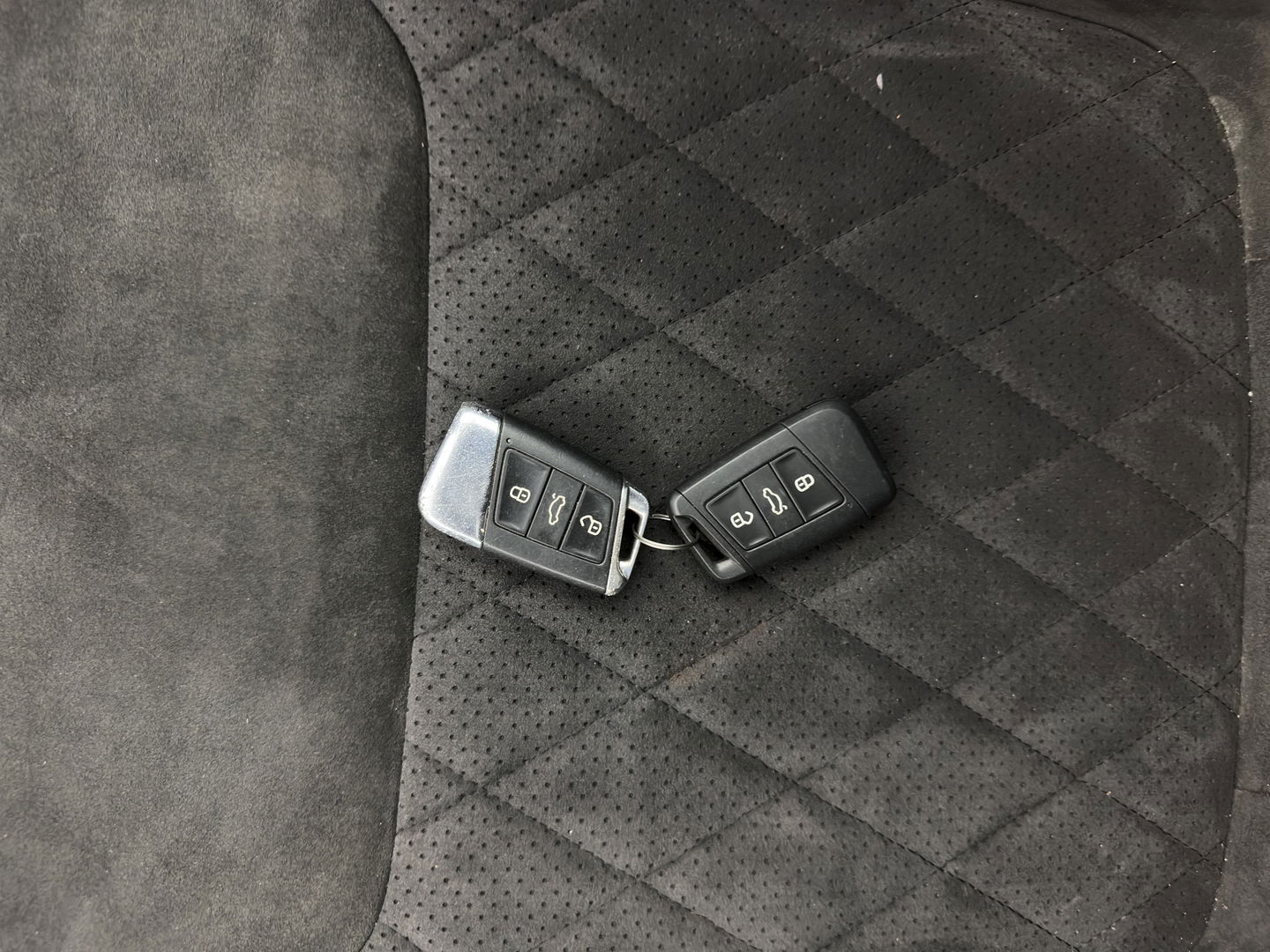 Škoda Kodiaq 1.5 TSI Sportline Business (INCL-BTW) Aut. *PANO | LEATHER-MICROFIBRE | FULL-LED | MEMORY-PACK | SPORTSEATS | SHIFT-PADDLES | ADAPTIVE-CRUISE | DIGI-COCKPIT | NAVI-FULLMAP | CANTON-AUDIO | DAB | AMBIENT-LIGHT | KEYLESS