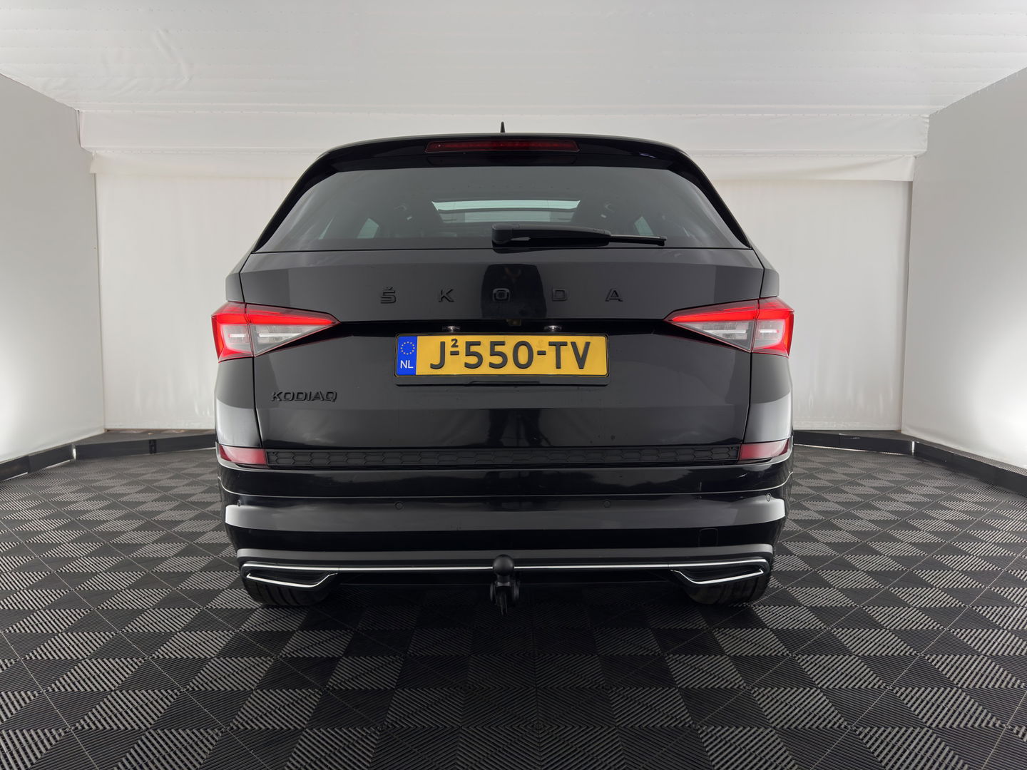 Škoda Kodiaq 1.5 TSI Sportline Business (INCL-BTW) Aut. *PANO | LEATHER-MICROFIBRE | FULL-LED | MEMORY-PACK | SPORTSEATS | SHIFT-PADDLES | ADAPTIVE-CRUISE | DIGI-COCKPIT | NAVI-FULLMAP | CANTON-AUDIO | DAB | AMBIENT-LIGHT | KEYLESS