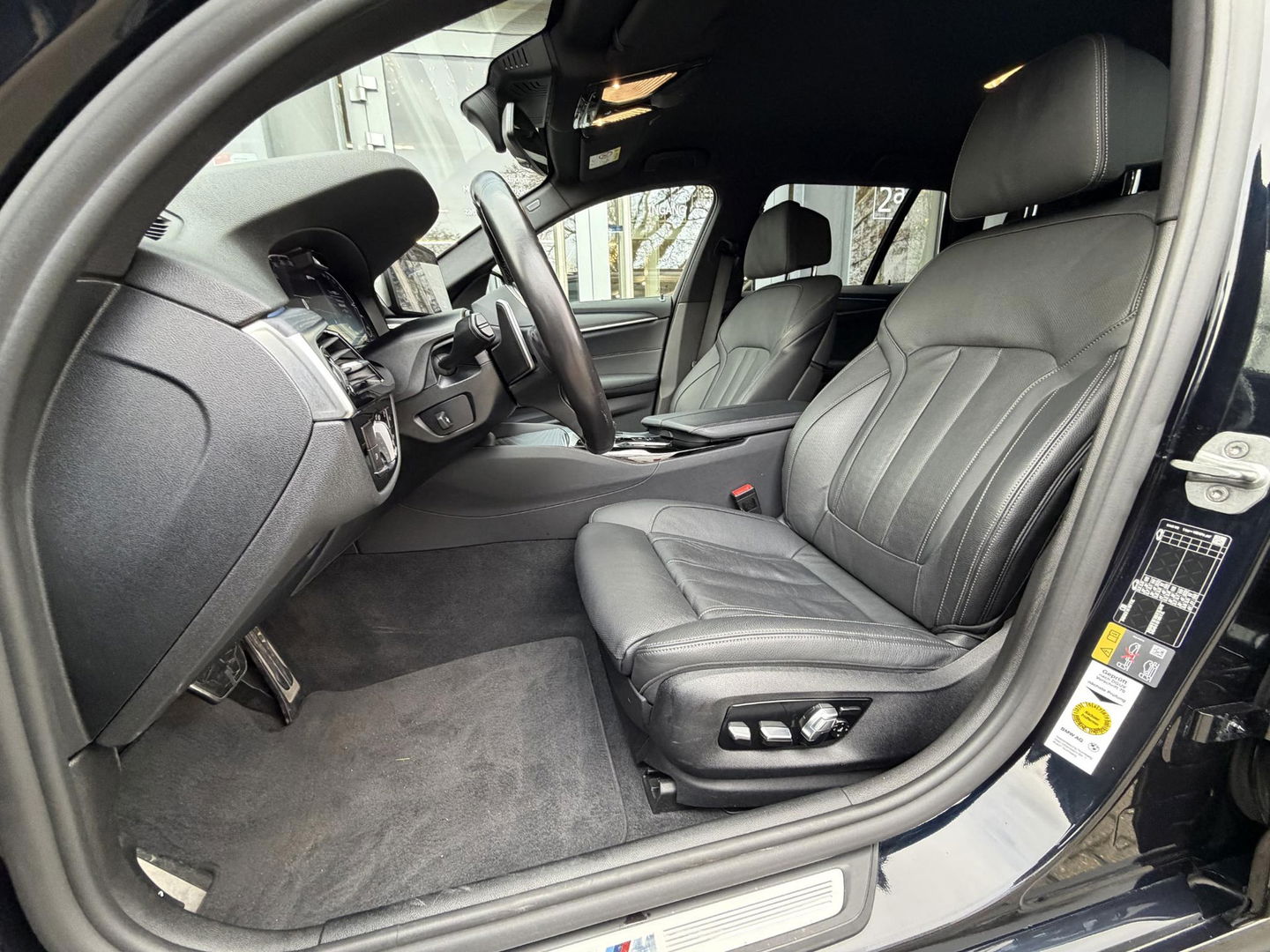 BMW 5 Serie Touring 530e xDrive High Ex. M-Sport |CoPilot|Laser|Stoelventilatie|SoftClose|HUD|HiFi|Trekhaak