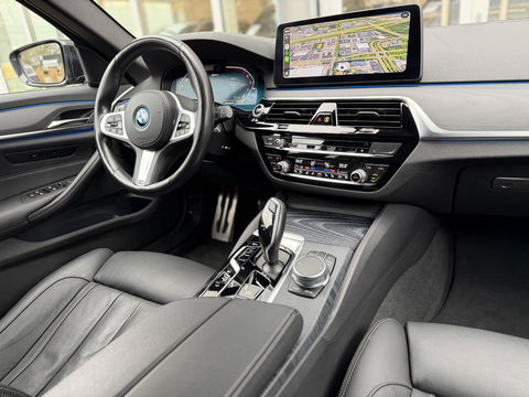 BMW 5 Serie Touring 530e xDrive High Ex. M-Sport |CoPilot|Laser|Stoelventilatie|SoftClose|HUD|HiFi|Trekhaak