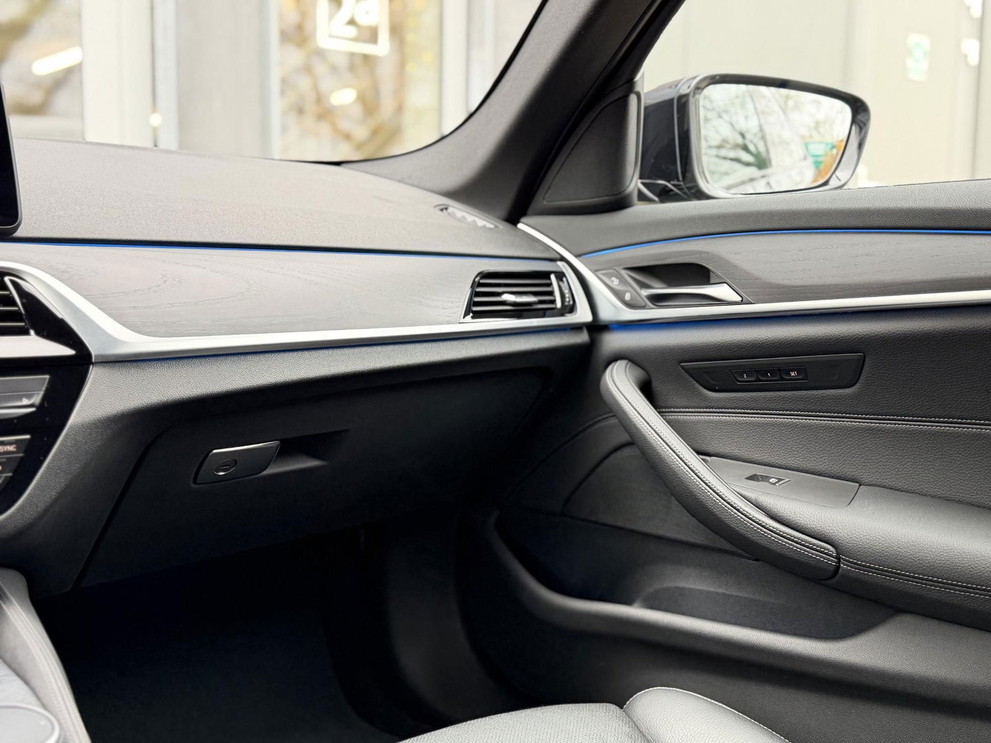 BMW 5 Serie Touring 530e xDrive High Ex. M-Sport |CoPilot|Laser|Stoelventilatie|SoftClose|HUD|HiFi|Trekhaak