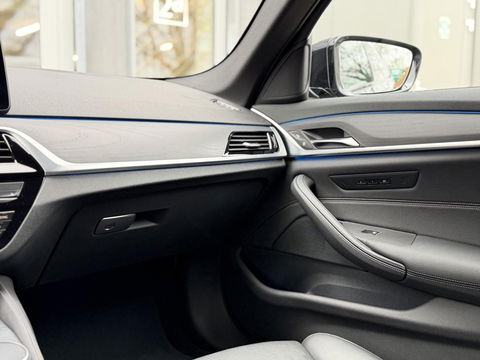 BMW 5 Serie Touring 530e xDrive High Ex. M-Sport |CoPilot|Laser|Stoelventilatie|SoftClose|HUD|HiFi|Trekhaak