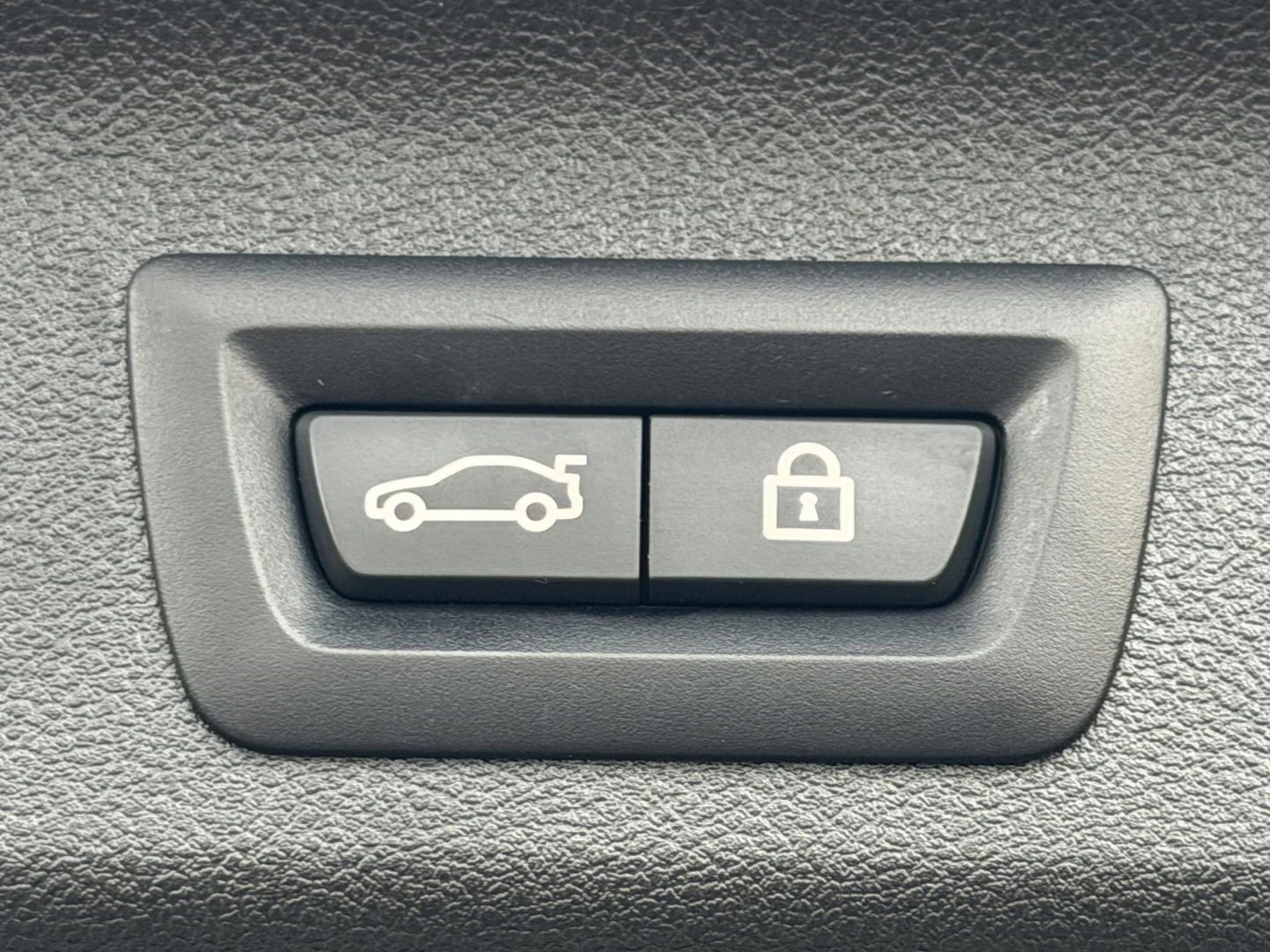 BMW 5 Serie Touring 530e xDrive High Ex. M-Sport |CoPilot|Laser|Stoelventilatie|SoftClose|HUD|HiFi|Trekhaak