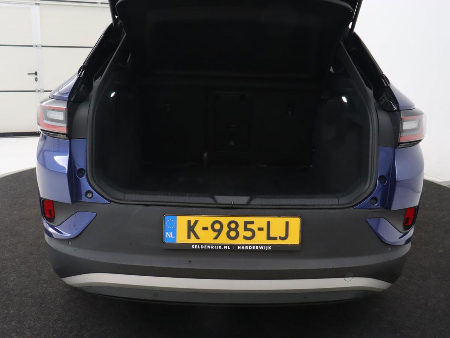 Volkswagen ID.4 First 77 kWh | Stoel & stuurverwarming | Camera | Carplay | Adaptive cruise | Half leder | 20'' | Navigatie | DAB | Sfeerverlichting