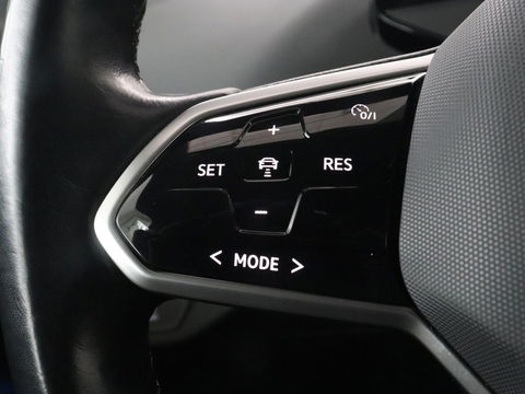 Volkswagen ID.4 First 77 kWh | Stoel & stuurverwarming | Camera | Carplay | Adaptive cruise | Half leder | 20'' | Navigatie | DAB | Sfeerverlichting