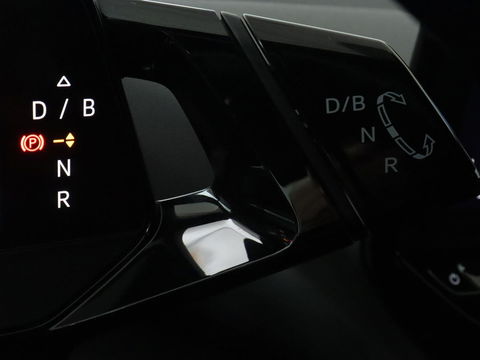 Volkswagen ID.4 First 77 kWh | Stoel & stuurverwarming | Camera | Carplay | Adaptive cruise | Half leder | 20'' | Navigatie | DAB | Sfeerverlichting