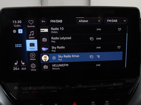 Volkswagen ID.4 First 77 kWh | Stoel & stuurverwarming | Camera | Carplay | Adaptive cruise | Half leder | 20'' | Navigatie | DAB | Sfeerverlichting