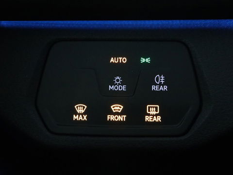 Volkswagen ID.4 First 77 kWh | Stoel & stuurverwarming | Camera | Carplay | Adaptive cruise | Half leder | 20'' | Navigatie | DAB | Sfeerverlichting