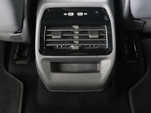 Volkswagen ID.4 First 77 kWh | Stoel & stuurverwarming | Camera | Carplay | Adaptive cruise | Half leder | 20'' | Navigatie | DAB | Sfeerverlichting