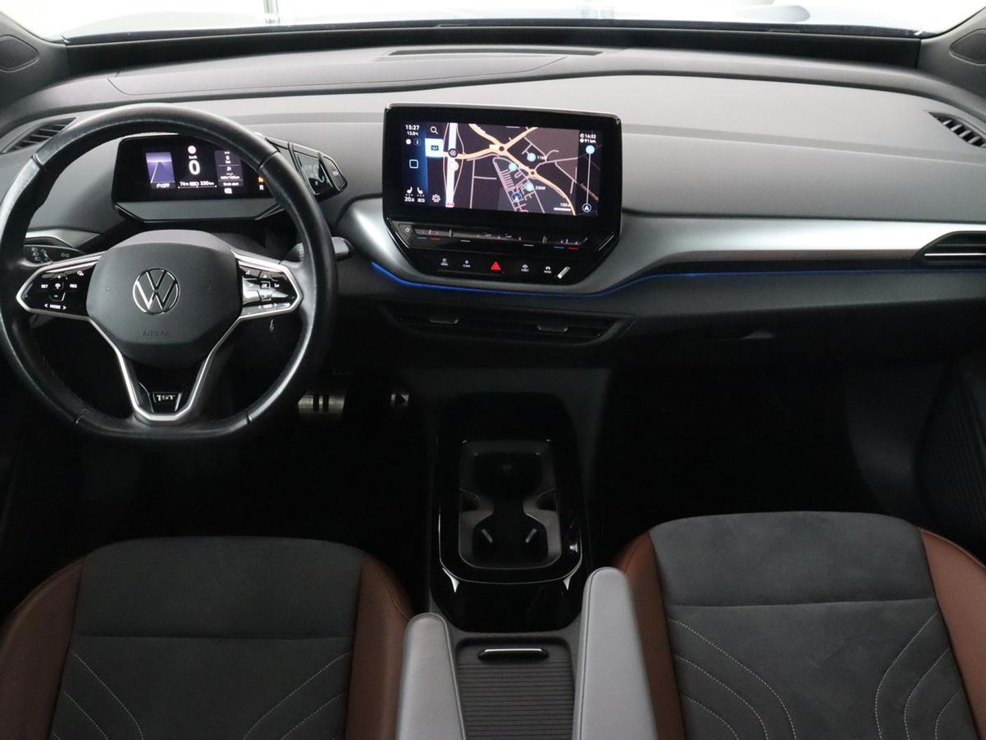 Volkswagen ID.4 First 77 kWh | Stoel & stuurverwarming | Camera | Carplay | Adaptive cruise | Half leder | 20'' | Navigatie | DAB | Sfeerverlichting