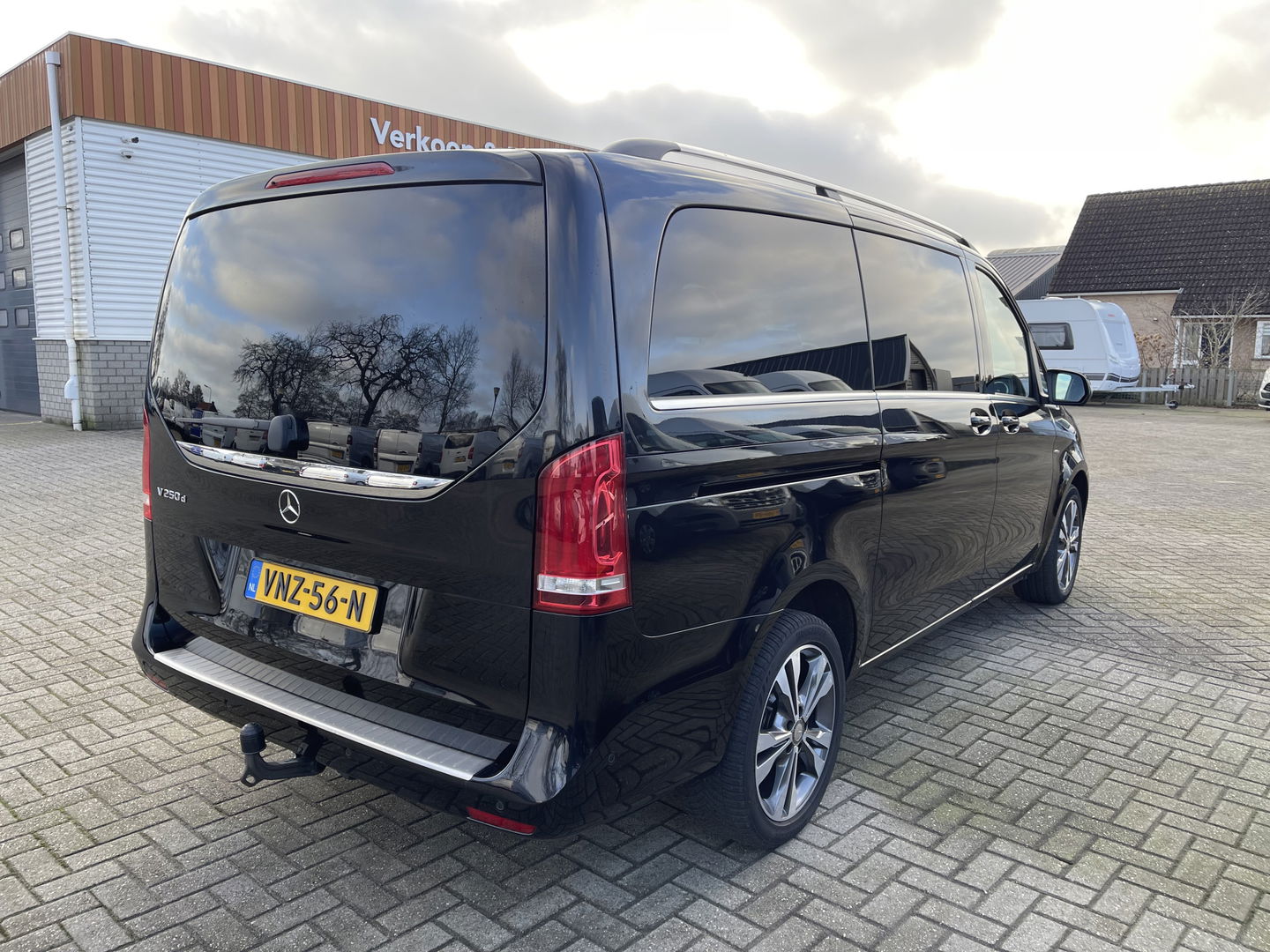 Mercedes-Benz V-Klasse 250d 190pk automaat Lang L2H1 Avantgarde 2 persoons / enkel cabine / vaste prijs rijklaar € 34.950 marge / extra stoelen los aanwezig / dubbele electrische schuifdeur / trekhaak / vol opties !