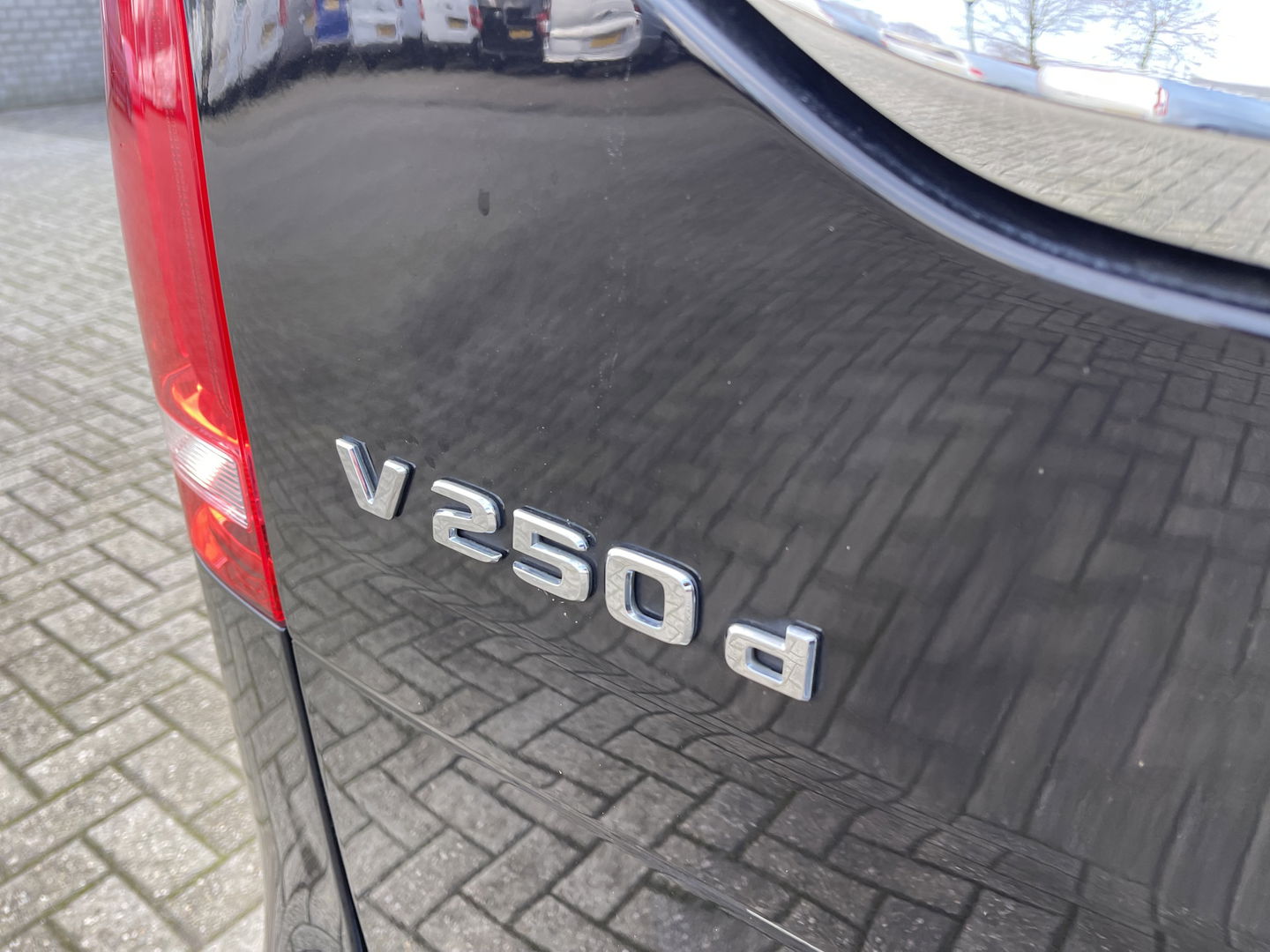 Mercedes-Benz V-Klasse 250d 190pk automaat Lang L2H1 Avantgarde 2 persoons / enkel cabine / vaste prijs rijklaar € 34.950 marge / extra stoelen los aanwezig / dubbele electrische schuifdeur / trekhaak / vol opties !