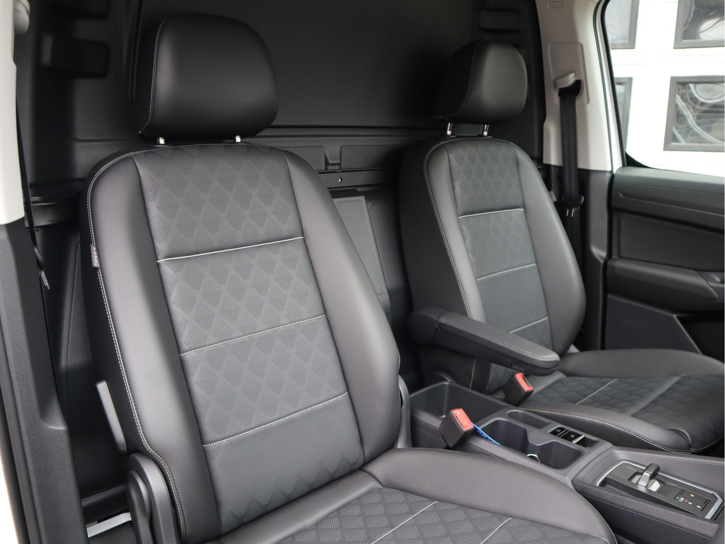 Ford Transit Connect 2.0 EcoBlue 120pk Automaat - Limited - Maxi L2 Lang - ACC - Stoelverwarming