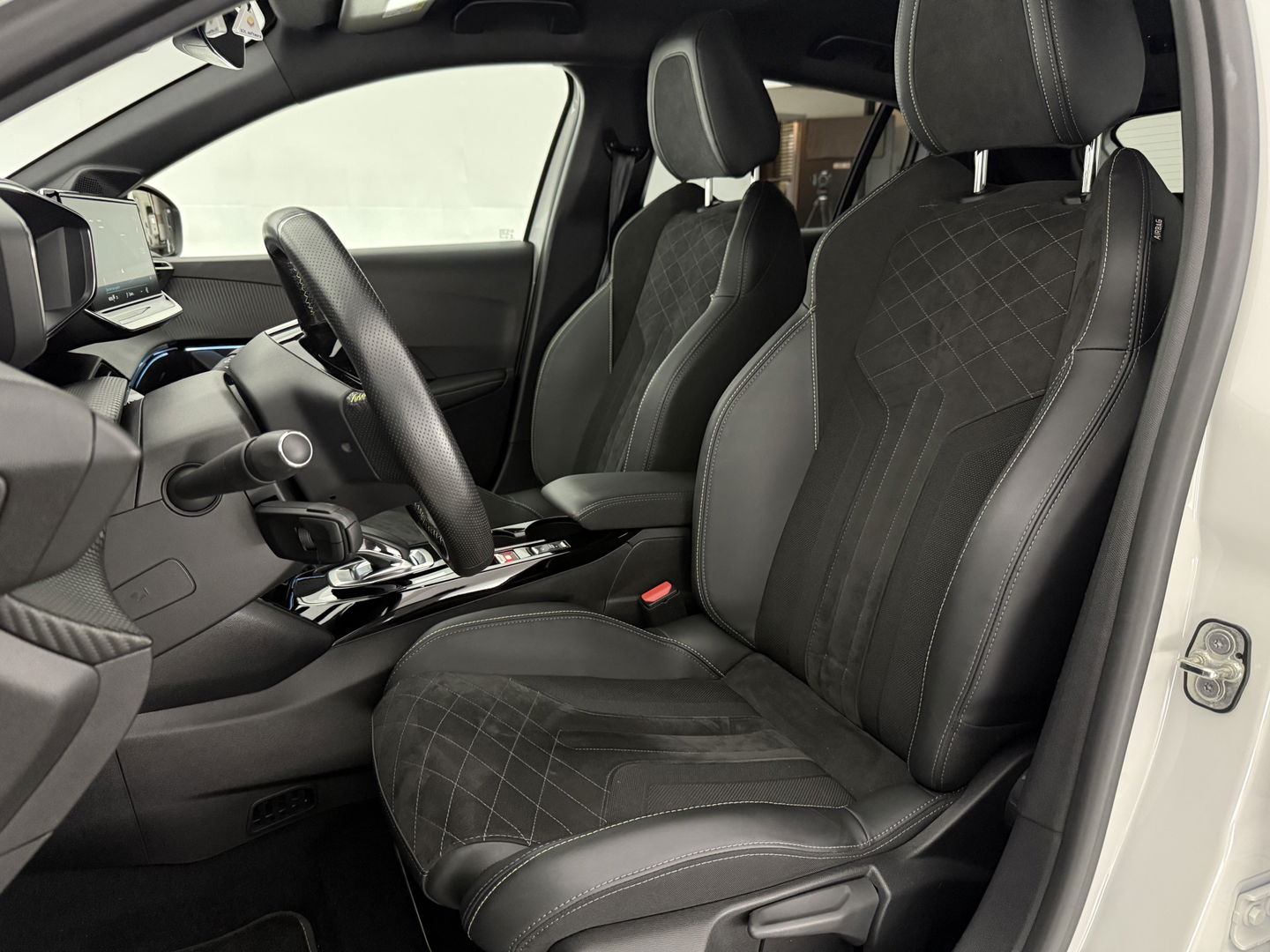 Peugeot 208 EV GT Pack 50 kWh | SOH 94% | Snelladen | Camera | Virtual | Adap. Cruise | Sfeer | Carplay | Stoelverw. | NAP