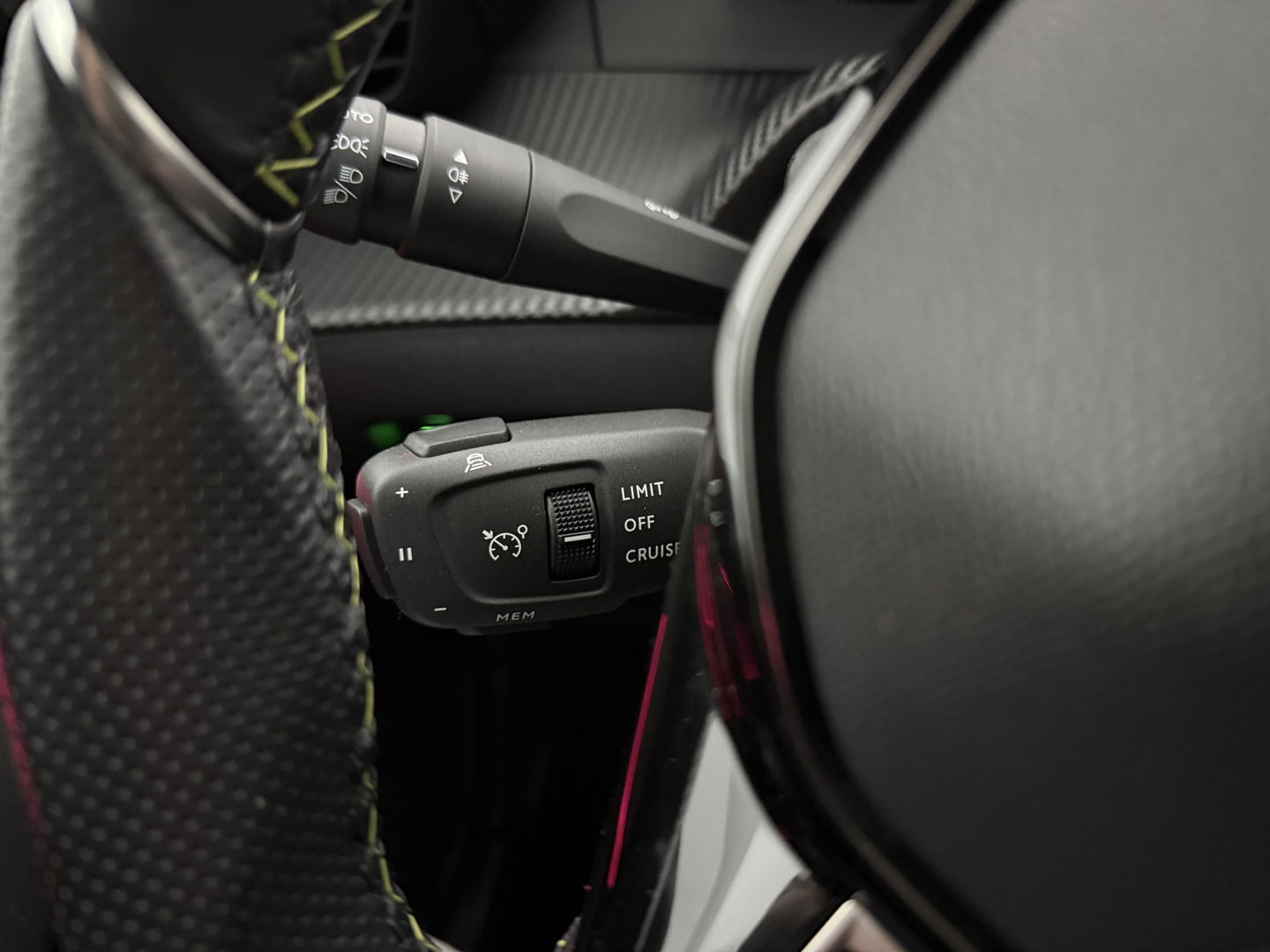 Peugeot e-208 EV GT Pack 50 kWh | SOH 94% | Snelladen | Camera | Virtual | Adap. Cruise | Sfeer | Carplay | Stoelverw. | NAP