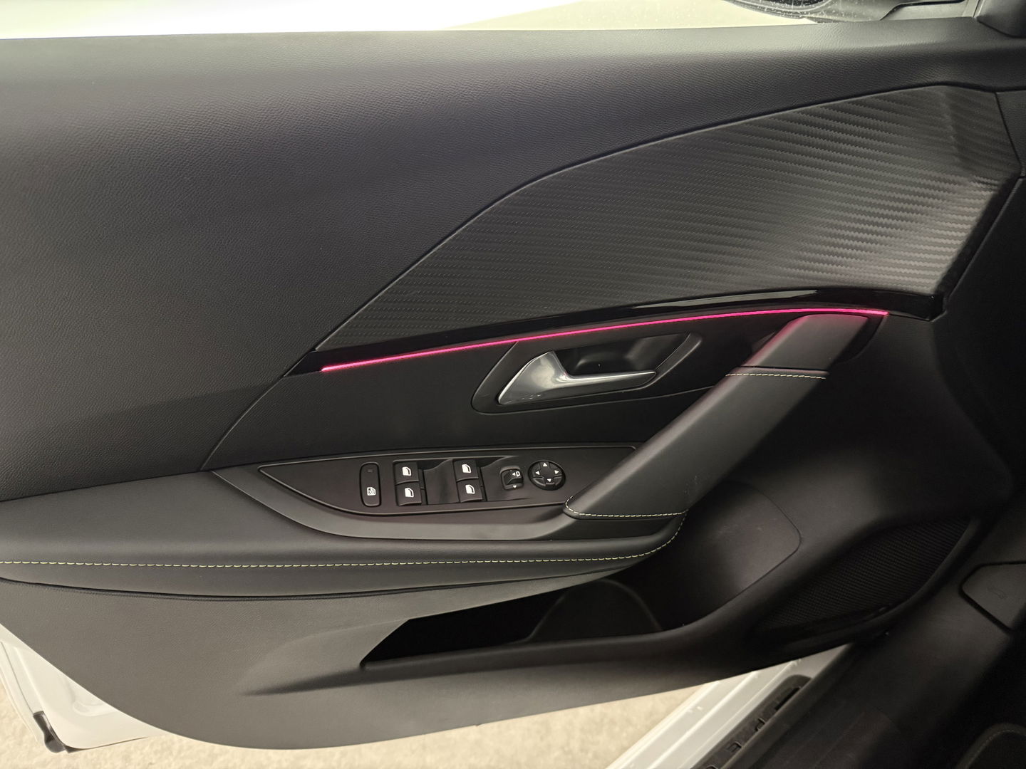 Peugeot 208 EV GT Pack 50 kWh | SOH 94% | Snelladen | Camera | Virtual | Adap. Cruise | Sfeer | Carplay | Stoelverw. | NAP