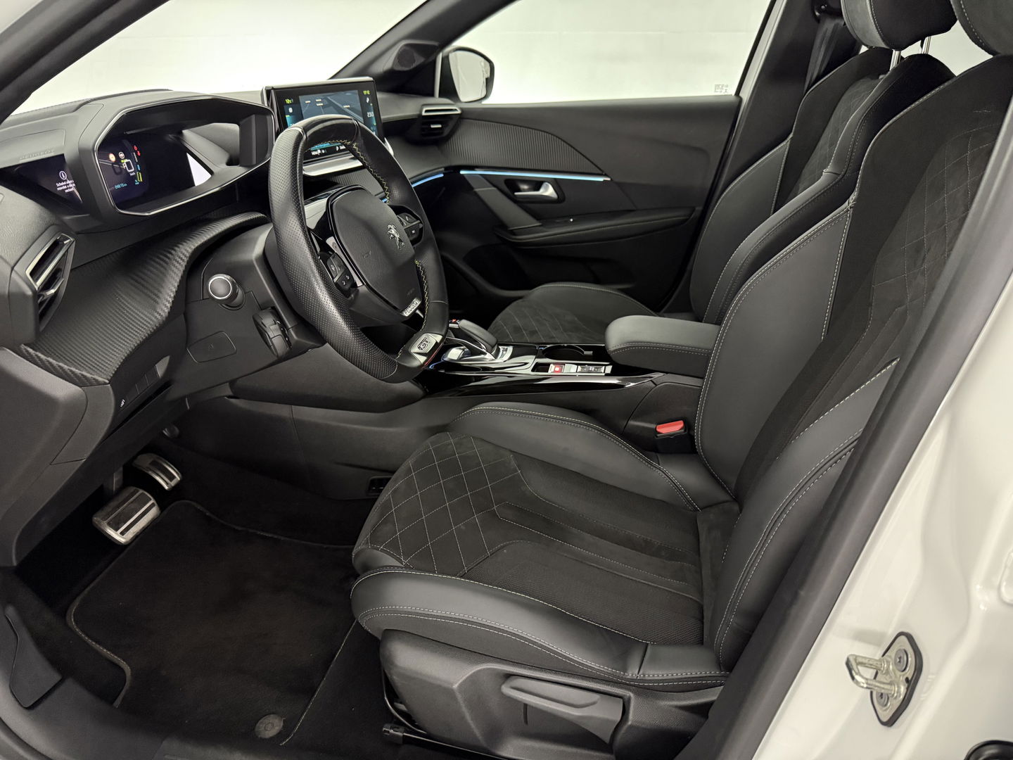 Peugeot 208 EV GT Pack 50 kWh | SOH 94% | Snelladen | Camera | Virtual | Adap. Cruise | Sfeer | Carplay | Stoelverw. | NAP