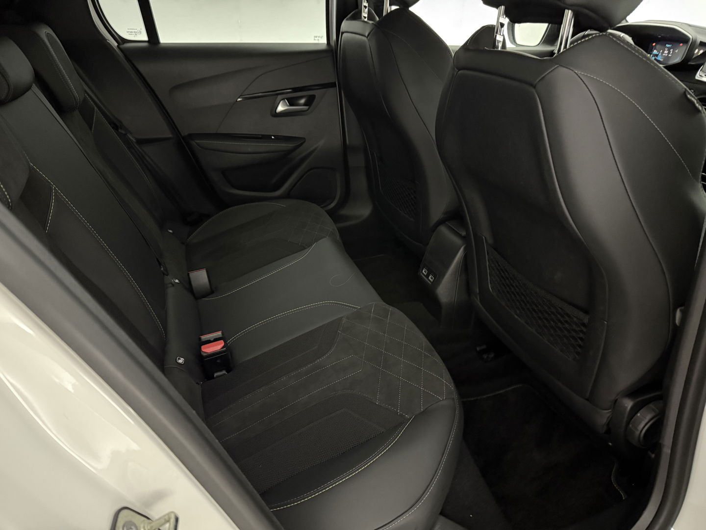 Peugeot e-208 EV GT Pack 50 kWh | SOH 94% | Snelladen | Camera | Virtual | Adap. Cruise | Sfeer | Carplay | Stoelverw. | NAP