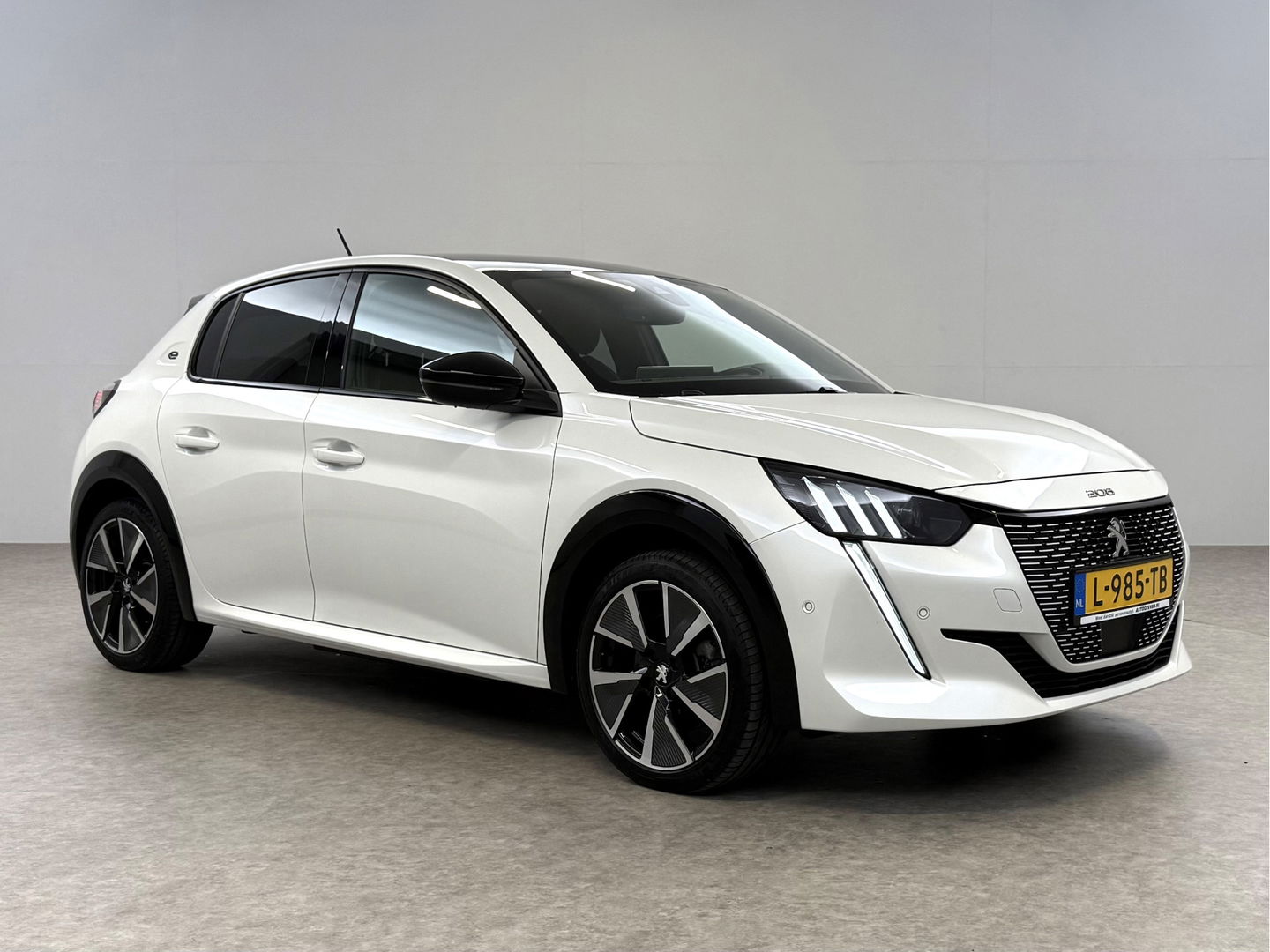 Peugeot 208 EV GT Pack 50 kWh | SOH 94% | Snelladen | Camera | Virtual | Adap. Cruise | Sfeer | Carplay | Stoelverw. | NAP