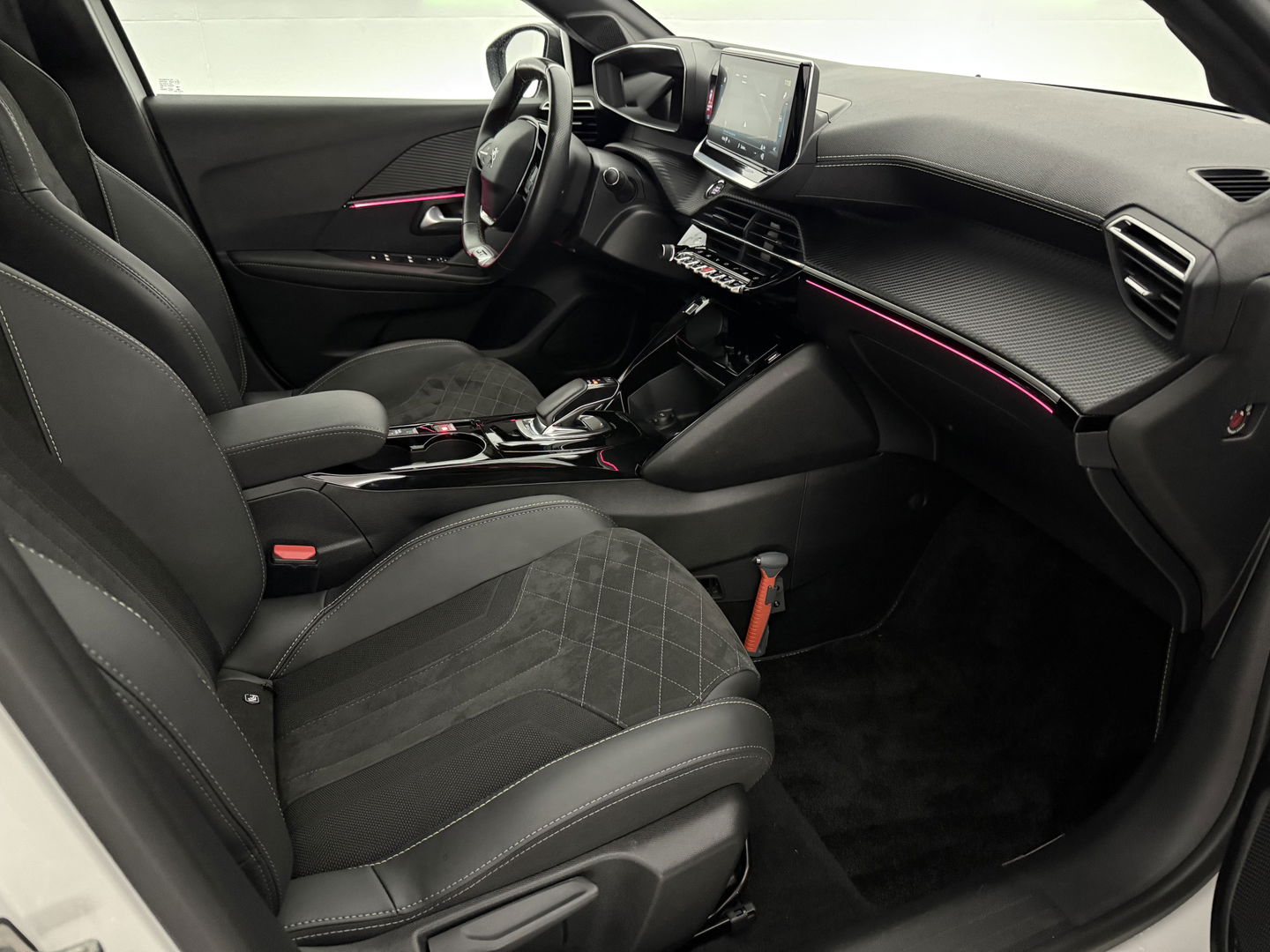 Peugeot e-208 EV GT Pack 50 kWh | SOH 94% | Snelladen | Camera | Virtual | Adap. Cruise | Sfeer | Carplay | Stoelverw. | NAP