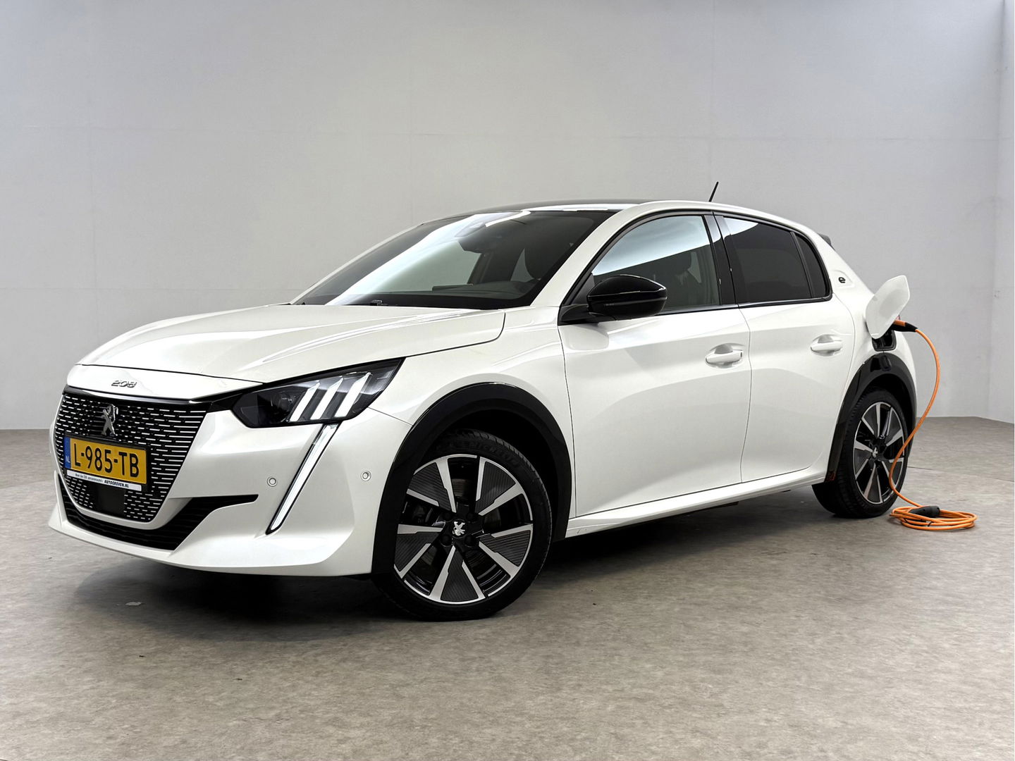 Peugeot 208 EV GT Pack 50 kWh | SOH 94% | Snelladen | Camera | Virtual | Adap. Cruise | Sfeer | Carplay | Stoelverw. | NAP