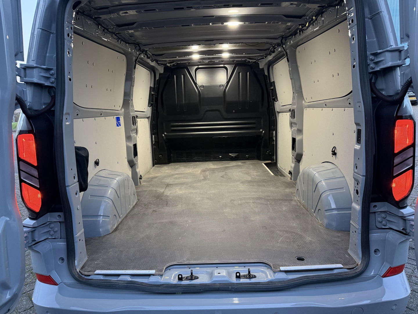 Ford Transit Custom 300 2.0 TDCI L2H1 Limited L+R Schuifdeur l Trekhaak l Sidebars