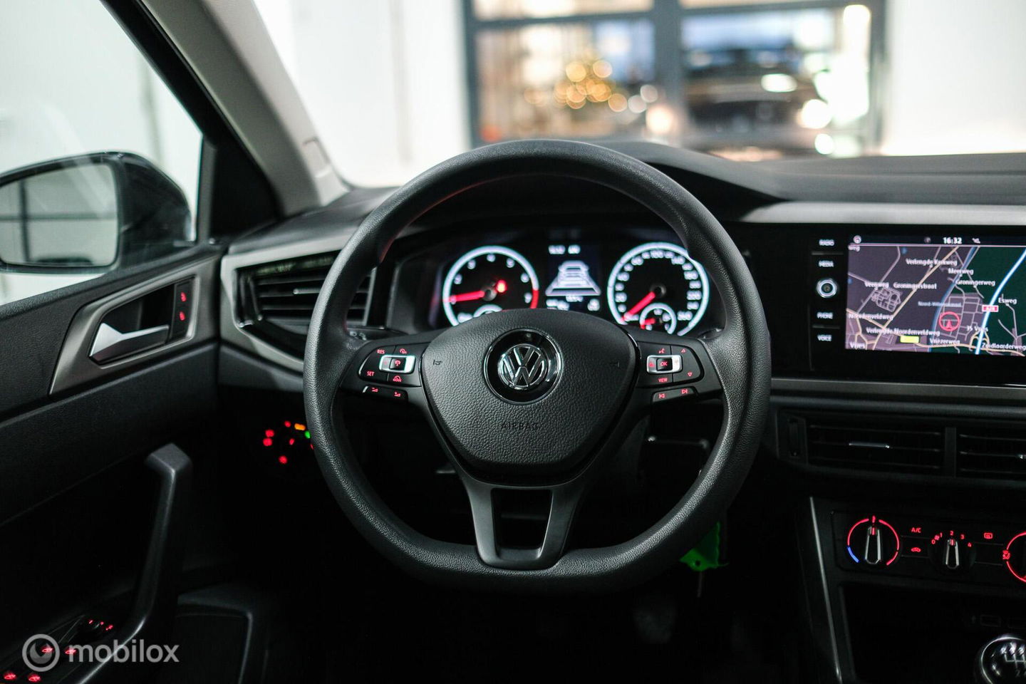Volkswagen Polo 1.0 TSI Comfortline | CarPlay | Adaptive cruise | Navigatie | Airco | LED | Rijklaarprijs | NAP NL auto |