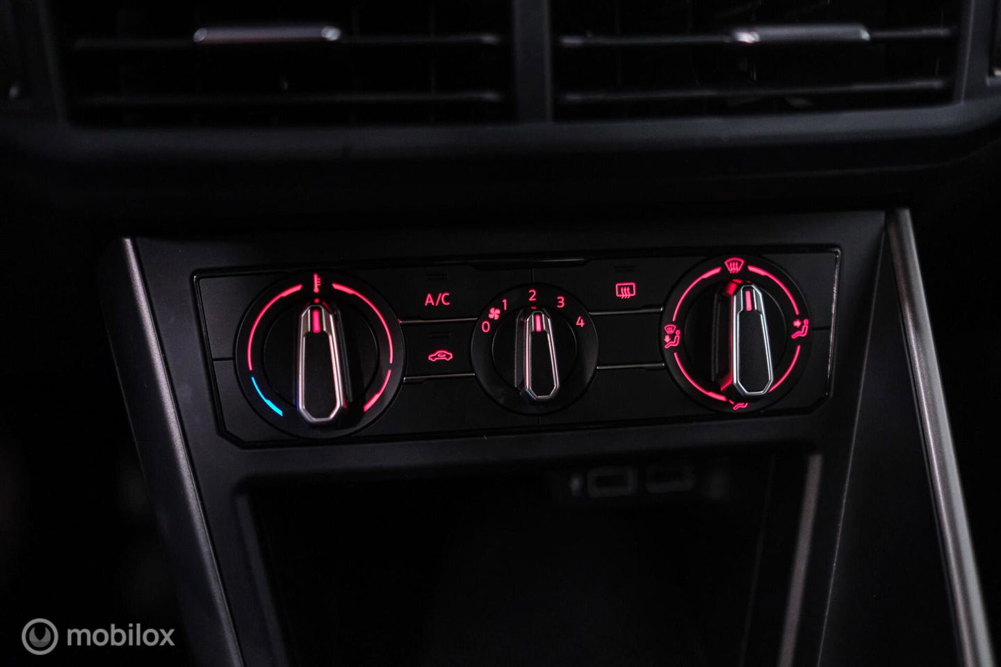 Volkswagen Polo 1.0 TSI Comfortline | CarPlay | Adaptive cruise | Navigatie | Airco | LED | Rijklaarprijs | NAP NL auto |