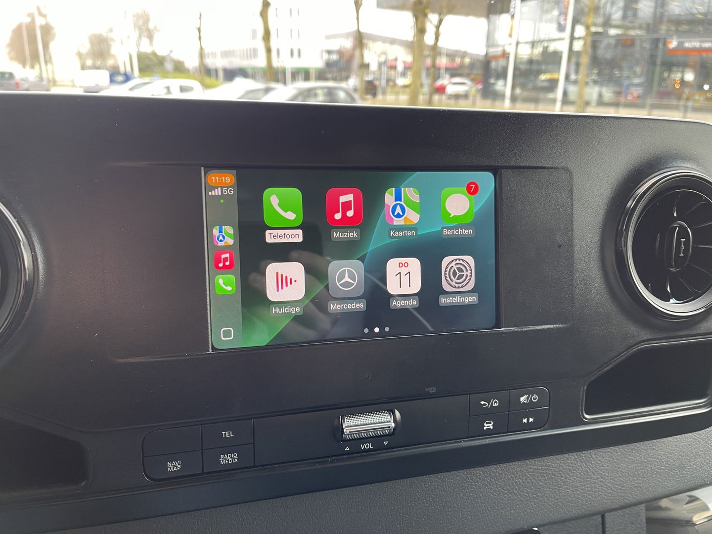 Mercedes-Benz Sprinter 211 2.2 CDI L2 | Ex Btw | Apple Carplay | Android Auto | Cruise Control | Airconditioning | Dhollandia Laadklep | Navigatie |