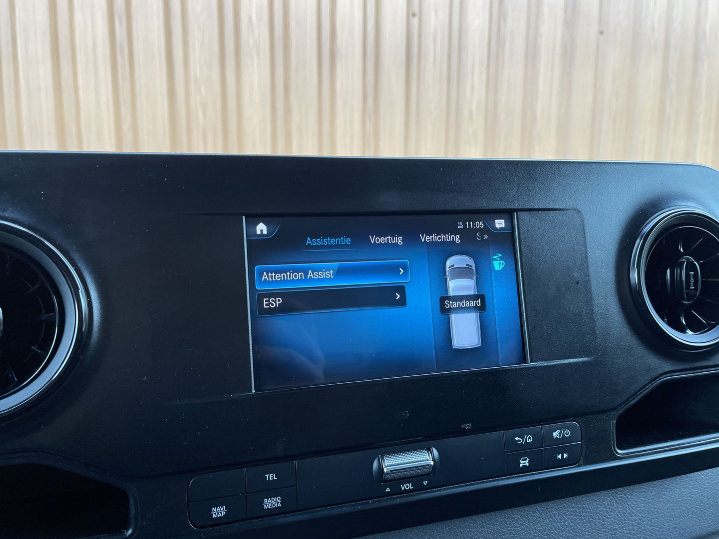 Mercedes-Benz Sprinter 211 2.2 CDI L2 | Ex Btw | Apple Carplay | Android Auto | Cruise Control | Airconditioning | Dhollandia Laadklep | Navigatie |