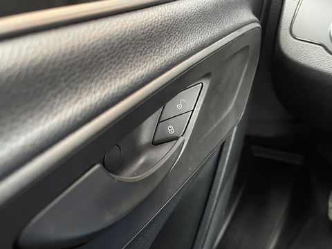 Mercedes-Benz Sprinter 211 2.2 CDI L2 | Ex Btw | Apple Carplay | Android Auto | Cruise Control | Airconditioning | Dhollandia Laadklep | Navigatie |