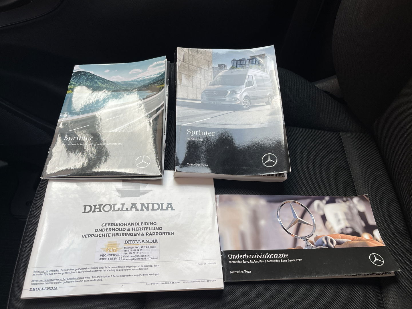 Mercedes-Benz Sprinter 211 2.2 CDI L2 | Ex Btw | Apple Carplay | Android Auto | Cruise Control | Airconditioning | Dhollandia Laadklep | Navigatie |