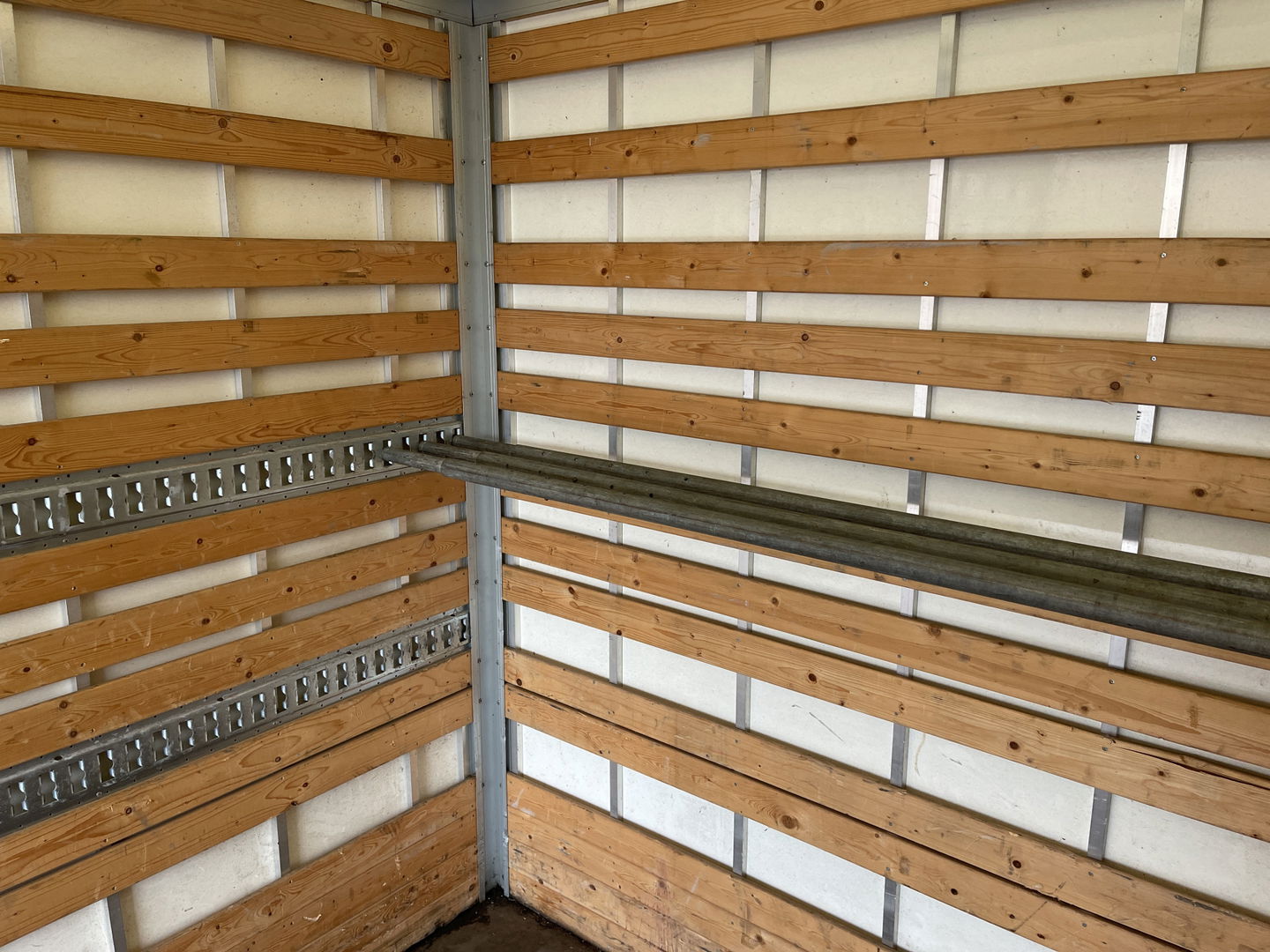 Mercedes-Benz Sprinter 211 2.2 CDI L2 | Ex Btw | Apple Carplay | Android Auto | Cruise Control | Airconditioning | Dhollandia Laadklep | Navigatie |