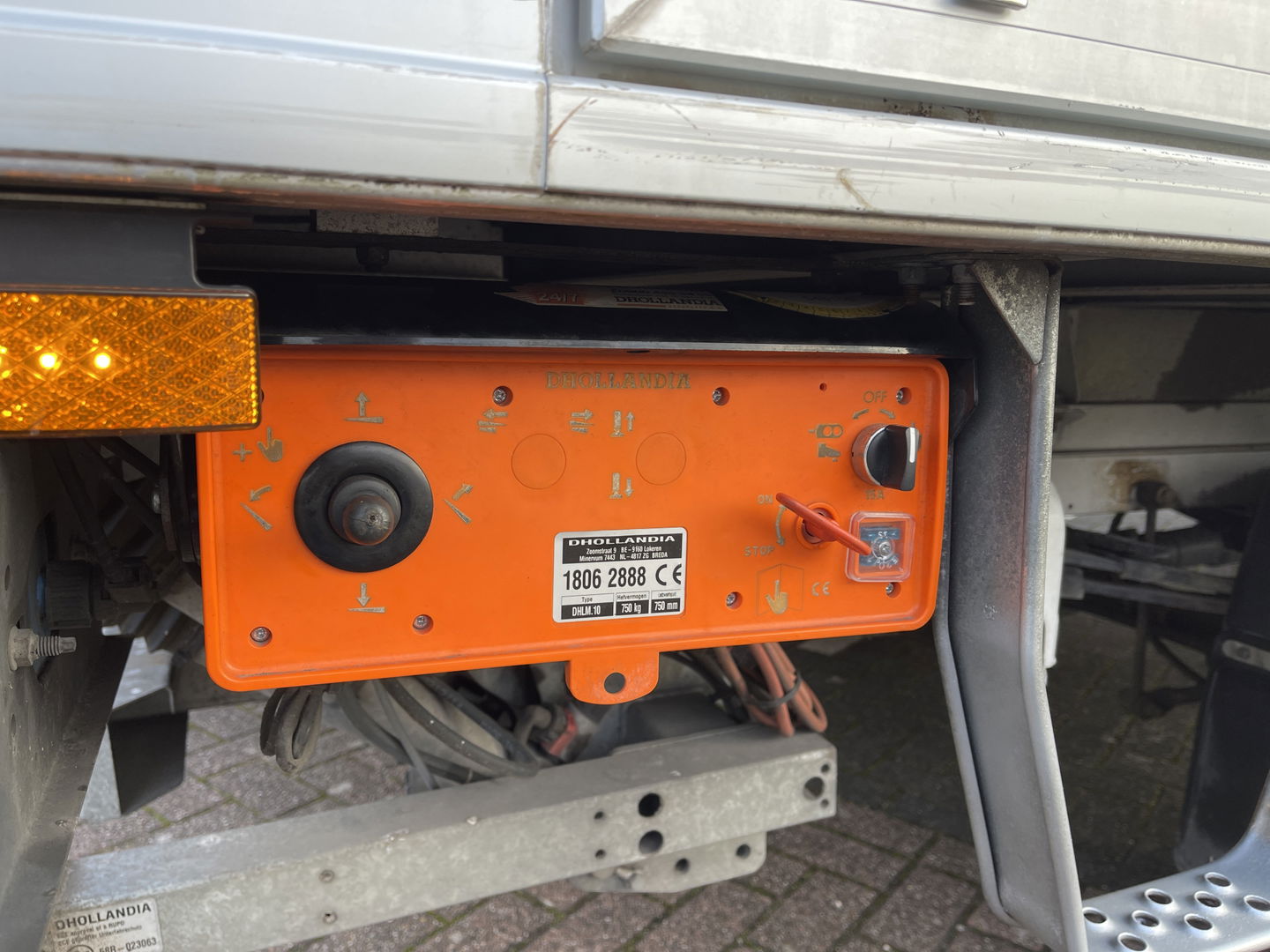 Mercedes-Benz Sprinter 211 2.2 CDI L2 | Ex Btw | Apple Carplay | Android Auto | Cruise Control | Airconditioning | Dhollandia Laadklep | Navigatie |