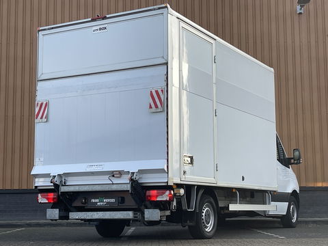 Mercedes-Benz Sprinter 211 2.2 CDI L2 | Ex Btw | Apple Carplay | Android Auto | Cruise Control | Airconditioning | Dhollandia Laadklep | Navigatie |