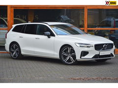 Volvo V60 T6 Hybride AWD Plus Dark | Trekhaak | Stoel + Stuur Verwarmd | elektrische stoelen | Pilot-assist |
