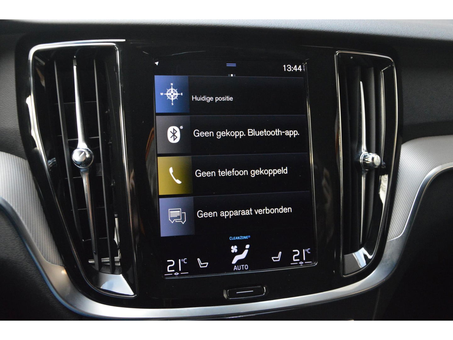 Volvo V60 T6 Hybride AWD Plus Dark | Trekhaak | Stoel + Stuur Verwarmd | elektrische stoelen | Pilot-assist |