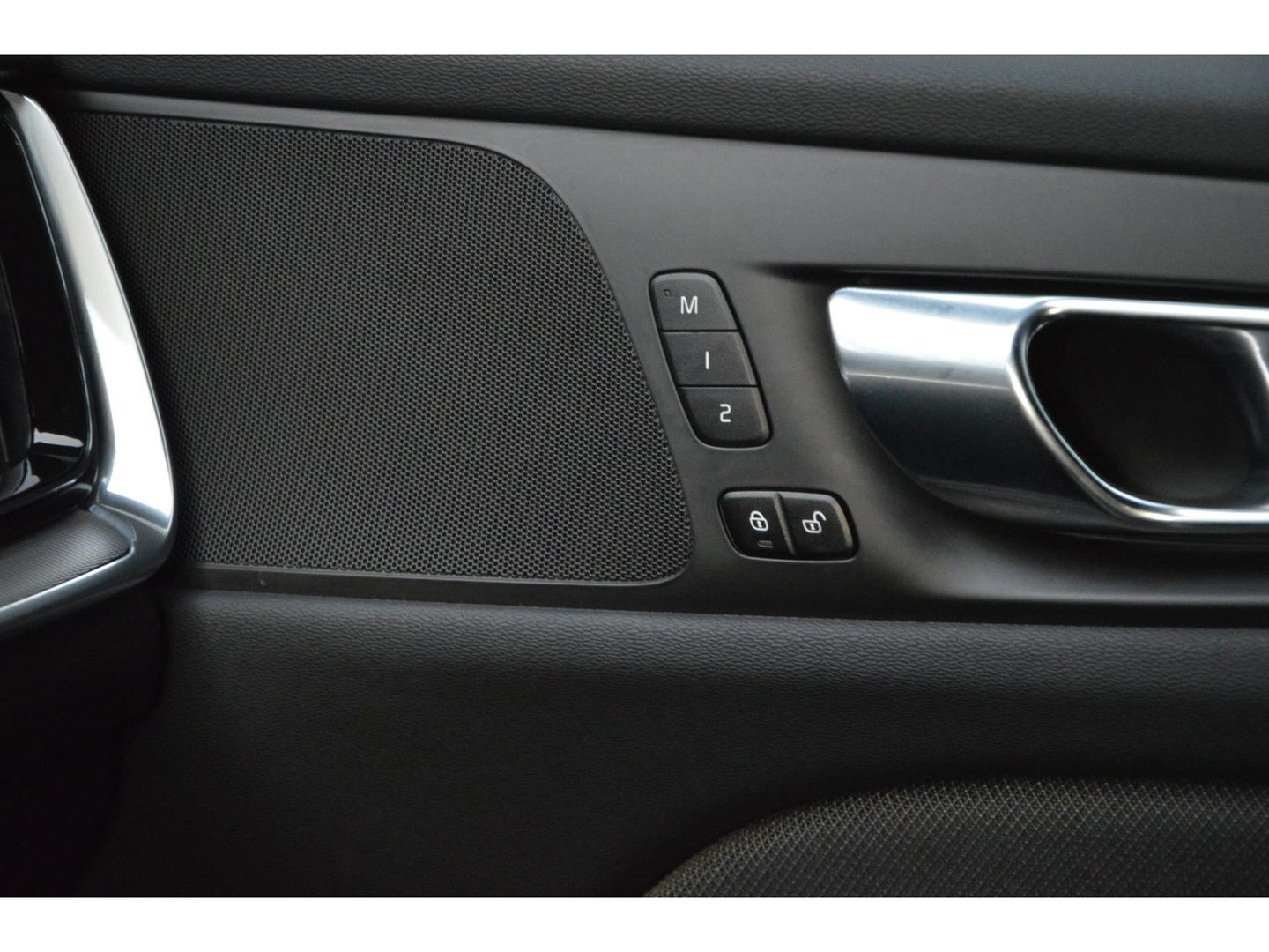 Volvo V60 T6 Hybride AWD Plus Dark | Trekhaak | Stoel + Stuur Verwarmd | elektrische stoelen | Pilot-assist |