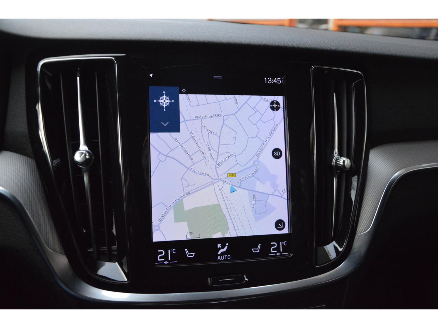 Volvo V60 T6 Hybride AWD Plus Dark | Trekhaak | Stoel + Stuur Verwarmd | elektrische stoelen | Pilot-assist |