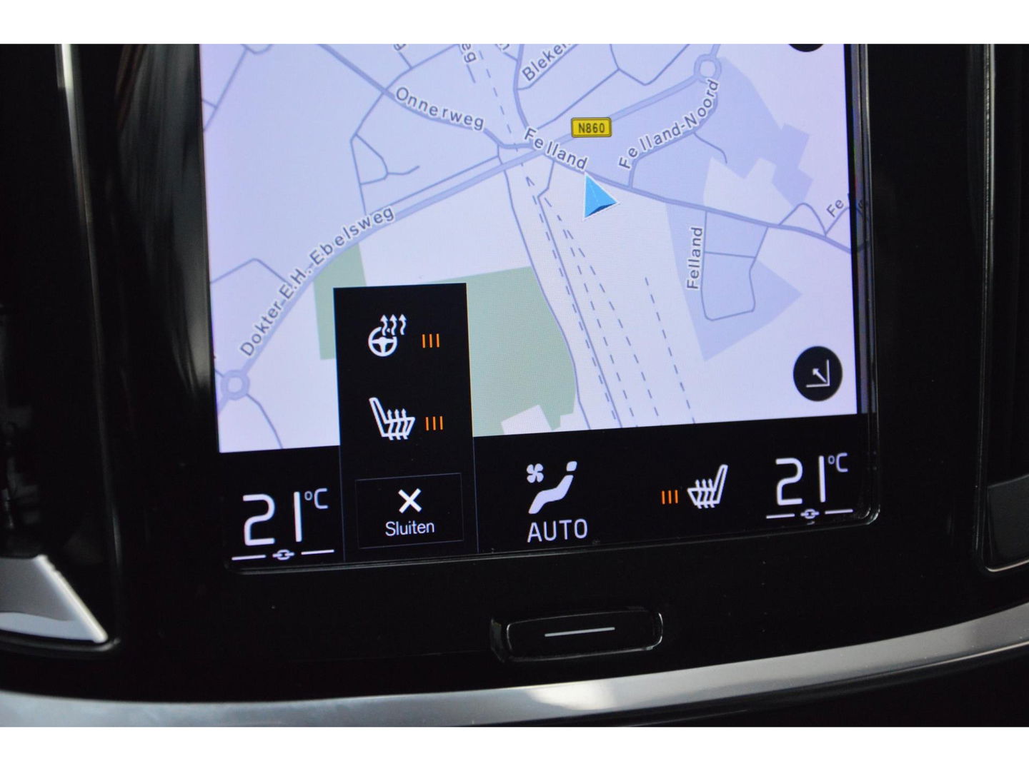 Volvo V60 T6 Hybride AWD Plus Dark | Trekhaak | Stoel + Stuur Verwarmd | elektrische stoelen | Pilot-assist |