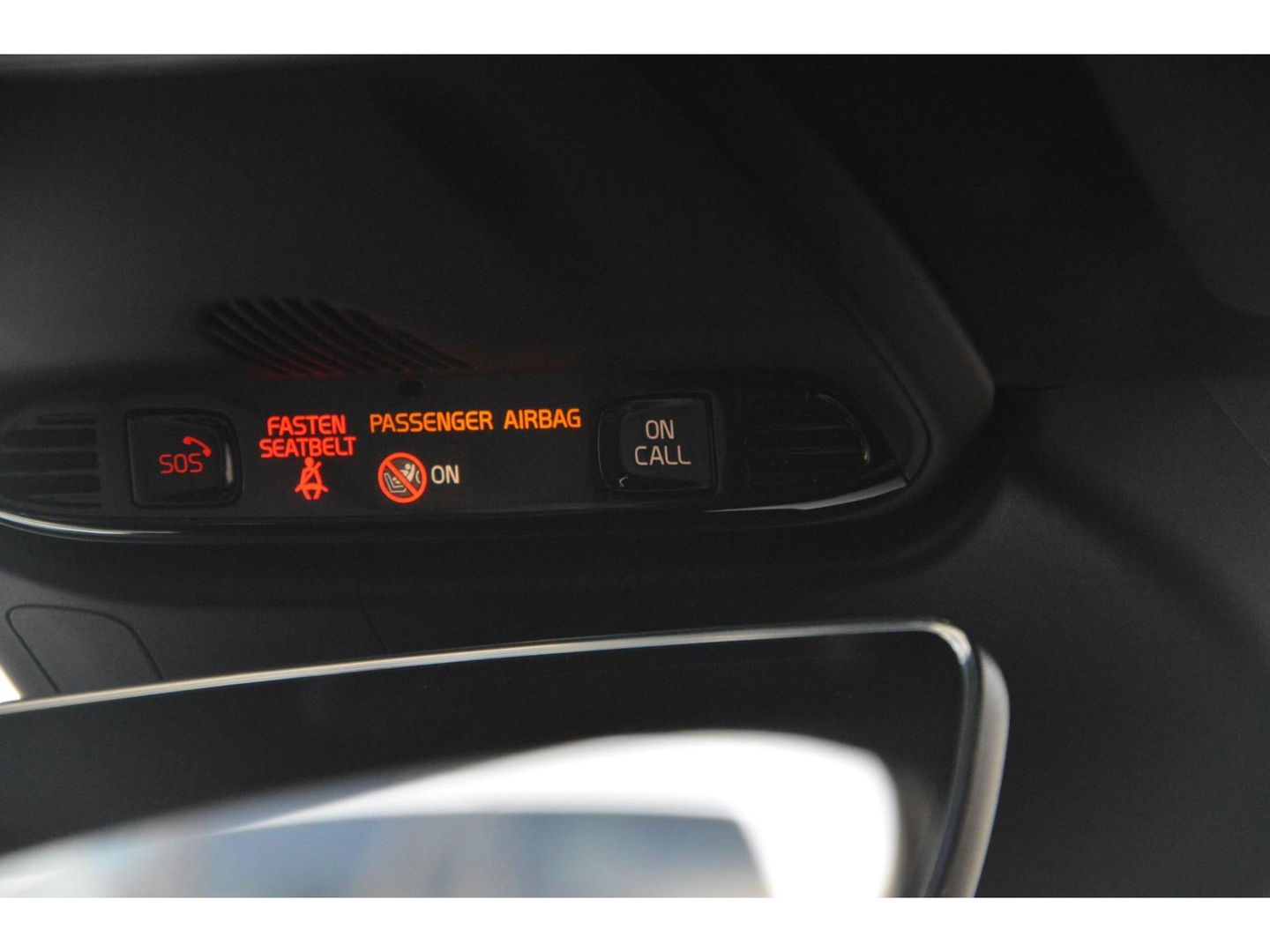 Volvo V60 T6 Hybride AWD Plus Dark | Trekhaak | Stoel + Stuur Verwarmd | elektrische stoelen | Pilot-assist |