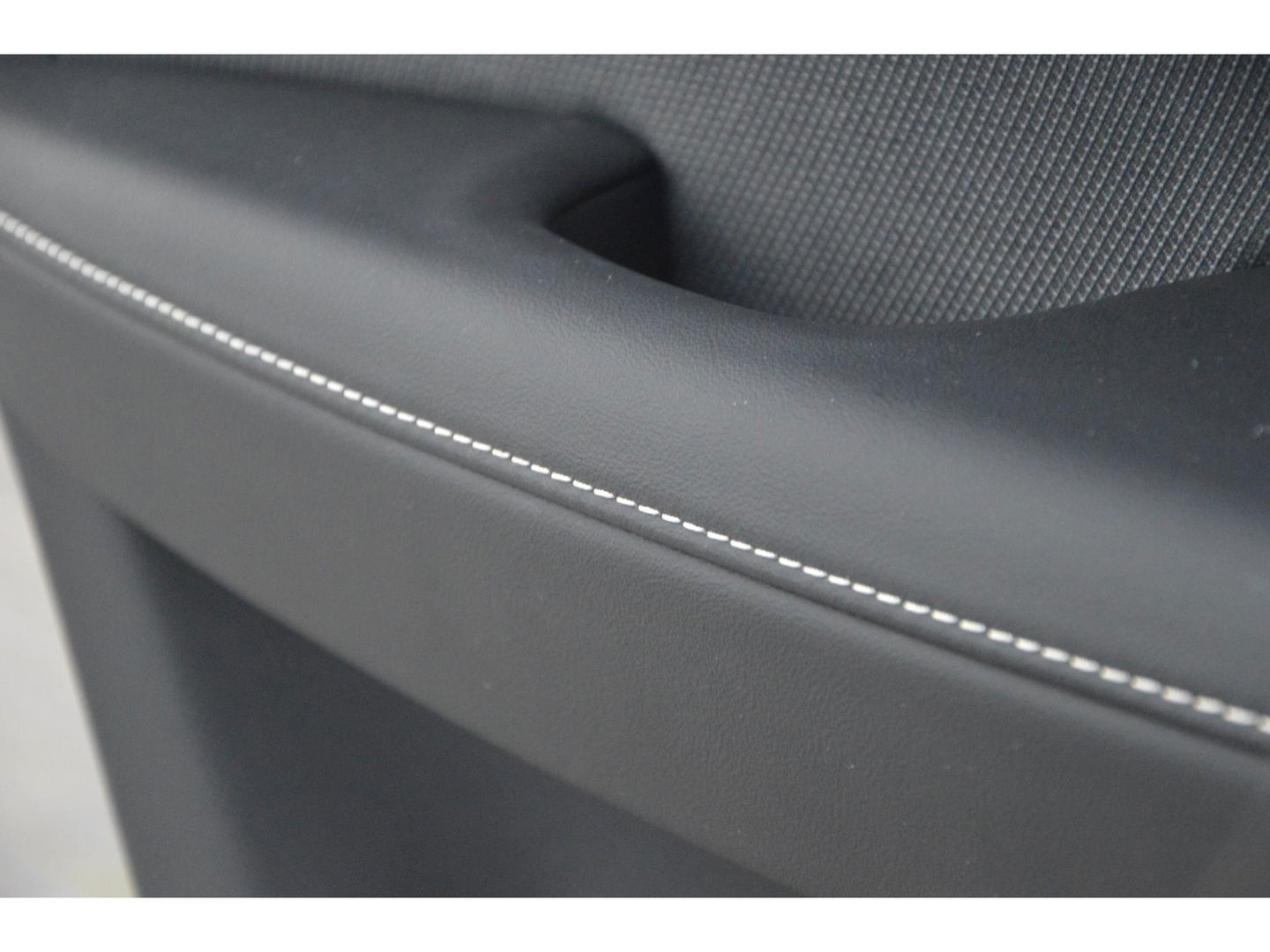 Volvo V60 T6 Hybride AWD Plus Dark | Trekhaak | Stoel + Stuur Verwarmd | elektrische stoelen | Pilot-assist |