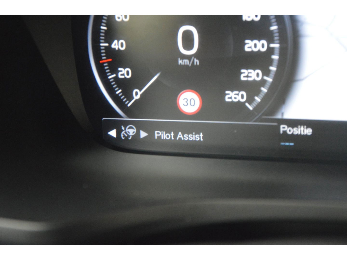 Volvo V60 T6 Hybride AWD Plus Dark | Trekhaak | Stoel + Stuur Verwarmd | elektrische stoelen | Pilot-assist |