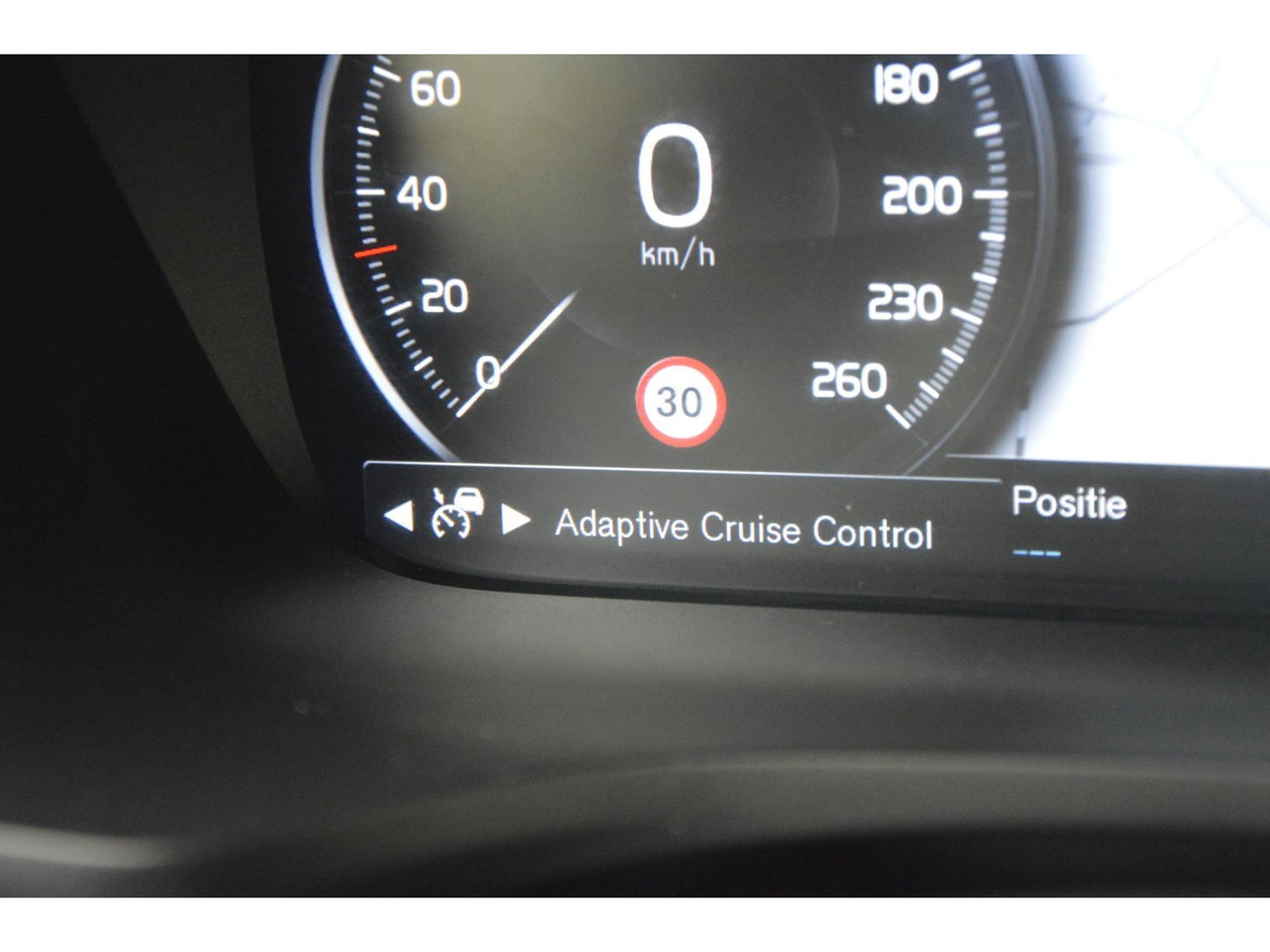 Volvo V60 T6 Hybride AWD Plus Dark | Trekhaak | Stoel + Stuur Verwarmd | elektrische stoelen | Pilot-assist |