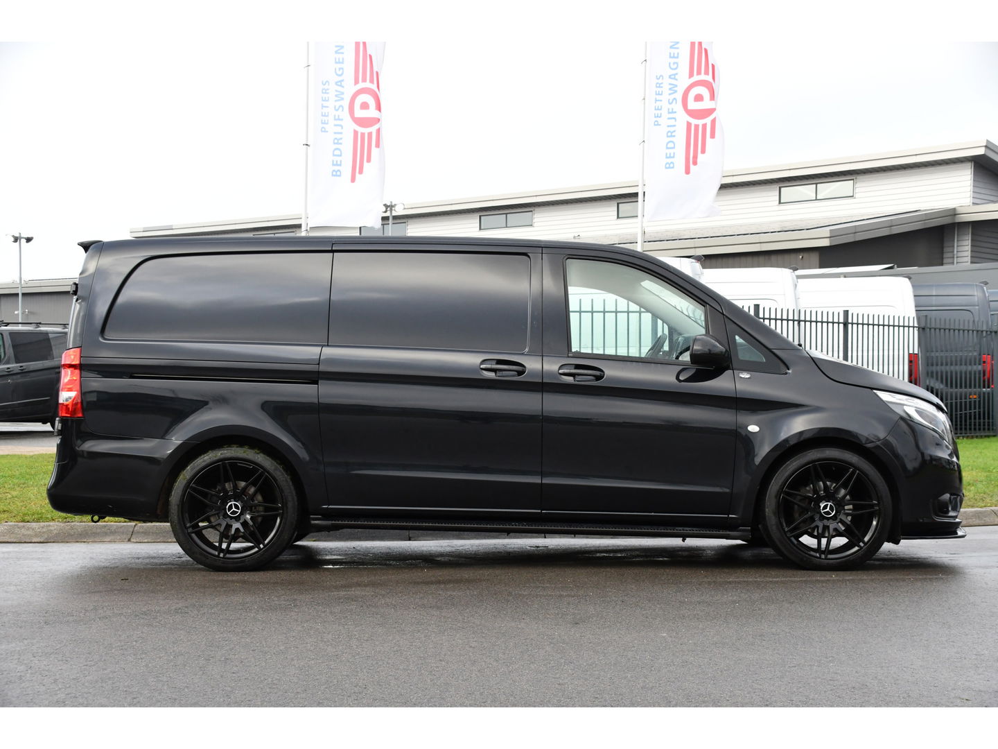 Mercedes-Benz Vito 114 CDI L2 Black Edition Camera, Cruise, Carplay, LED, 190pk, Automaat, Multimedia, Uniek!